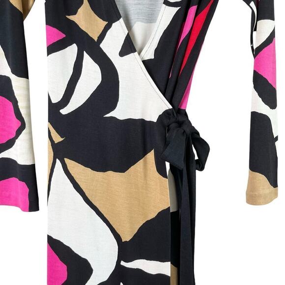Diane Von Furstenberg The Abrigo Long Sleeve Silk Wrap Dress in Miro Flowers, 4 - Picture 6 of 12
